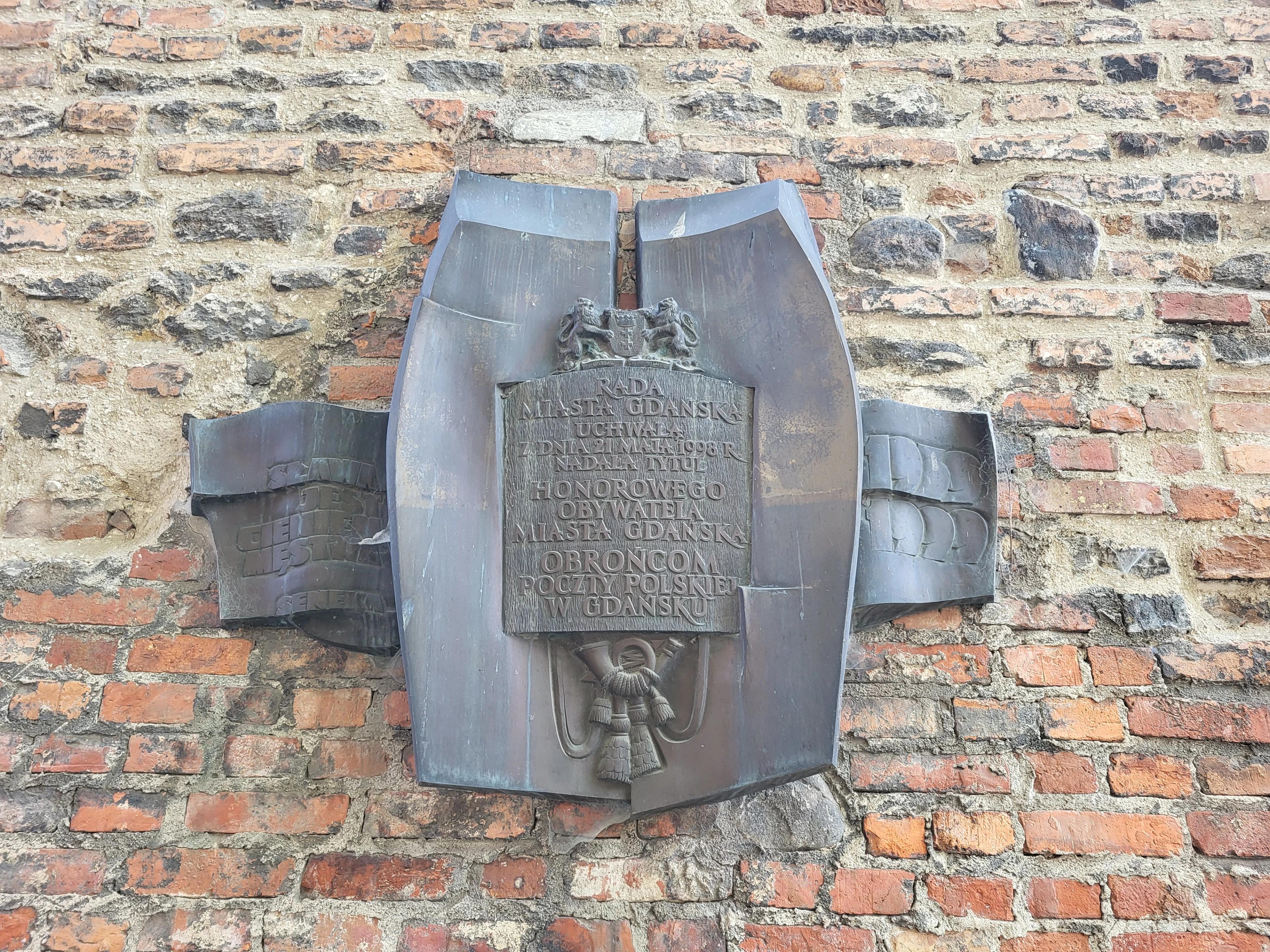 Plaque commemorating the awarding of honorary citizenship of Gdansk to postal workers in 1998