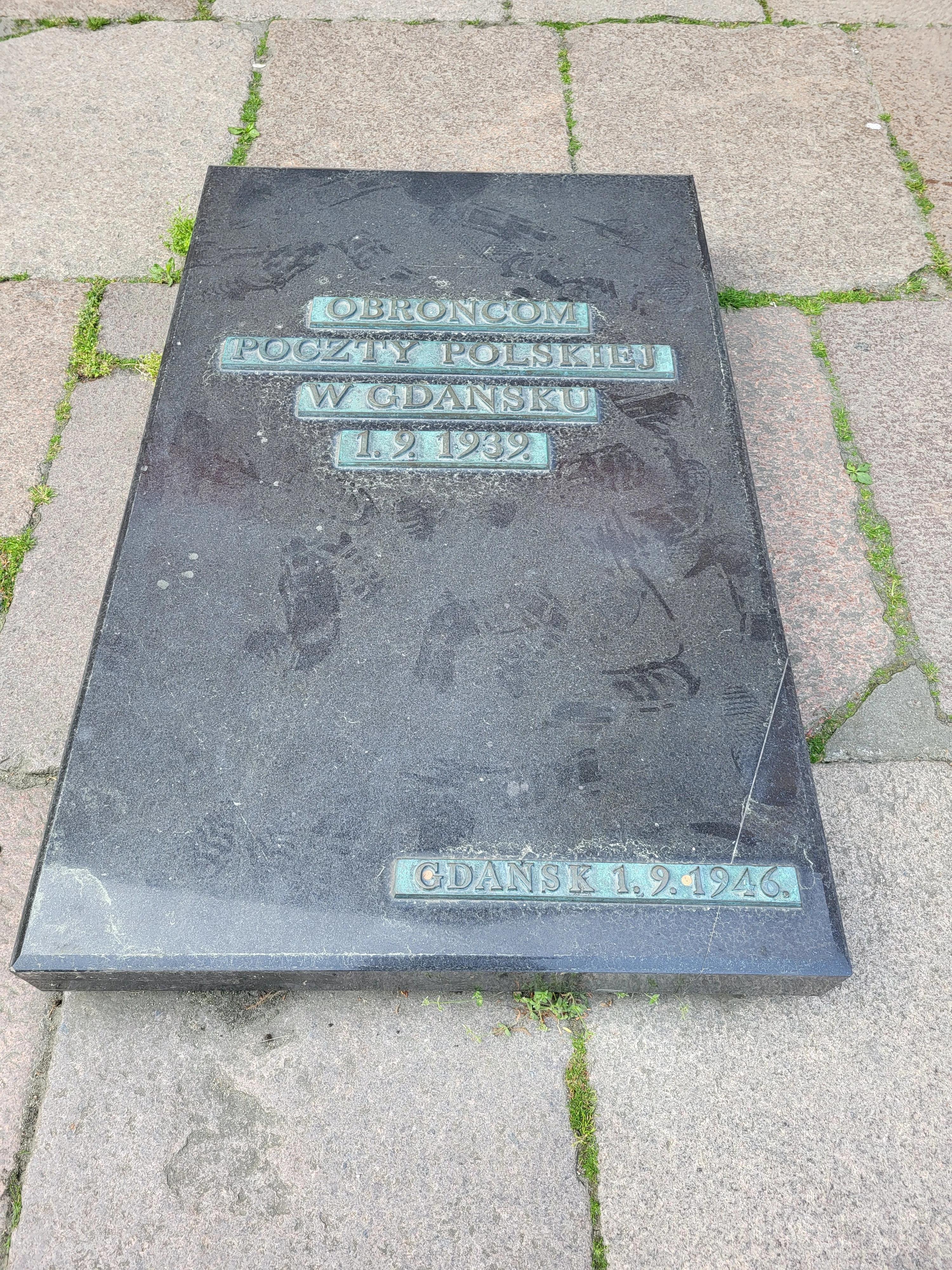 Plate commemorating the struggle of the postal workers 1