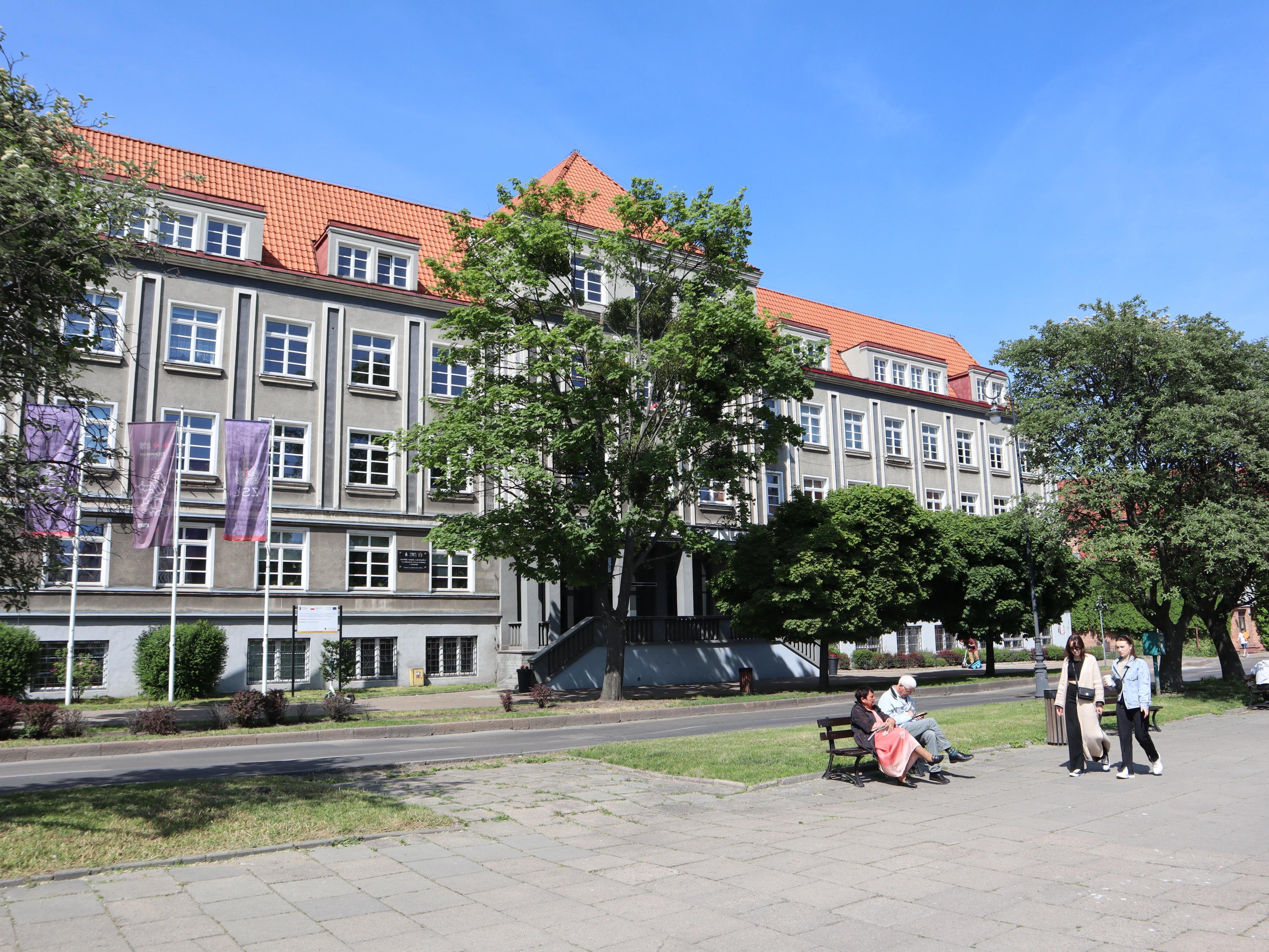 Front of the school Technical School No. 4