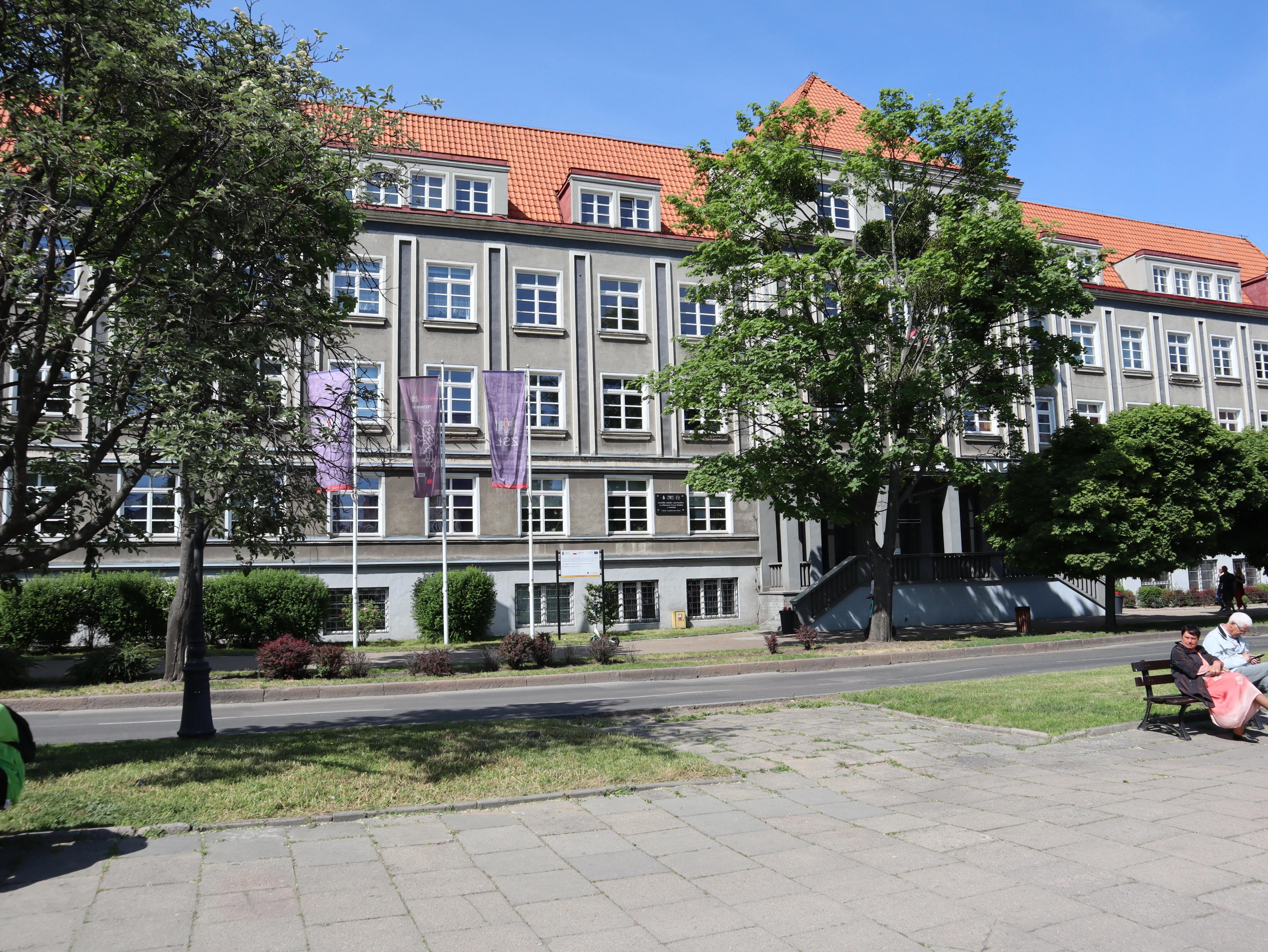 Front of the school Technical School No. 4